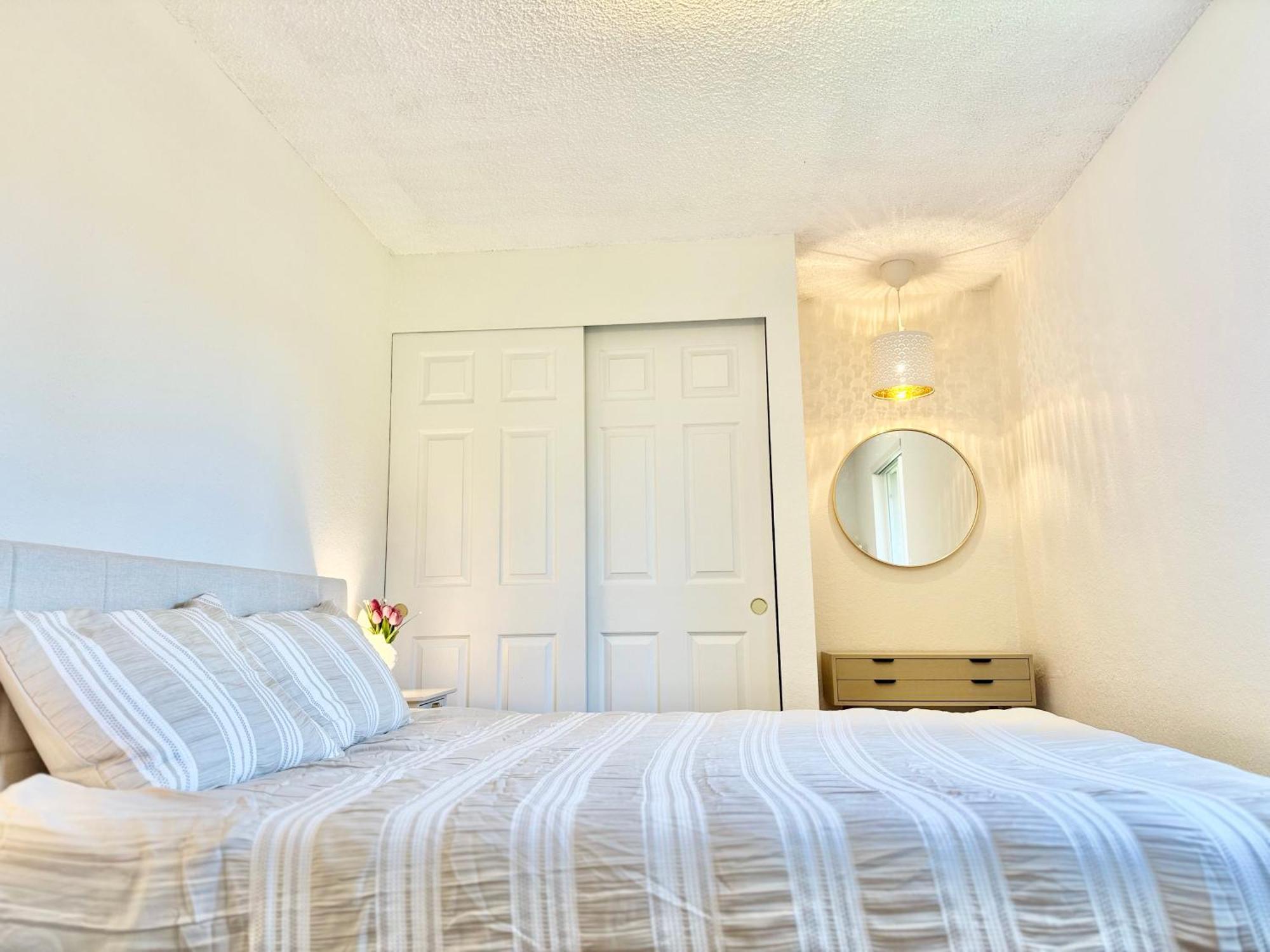 Besa Homestay Near Beach And Seatac Airport - Shared Bathroom With Max 2 Guests Des Moines Eksteriør bilde